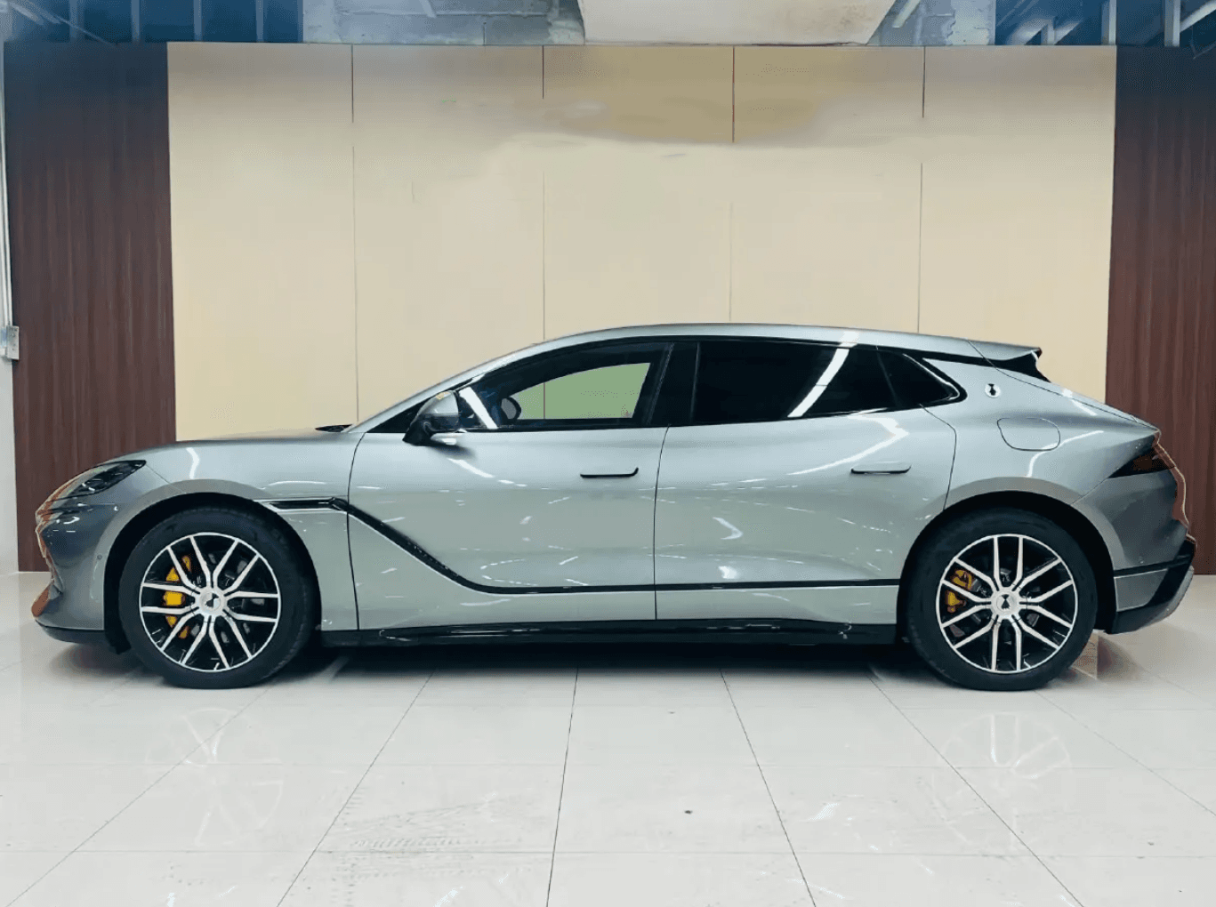 Denza Z9GT