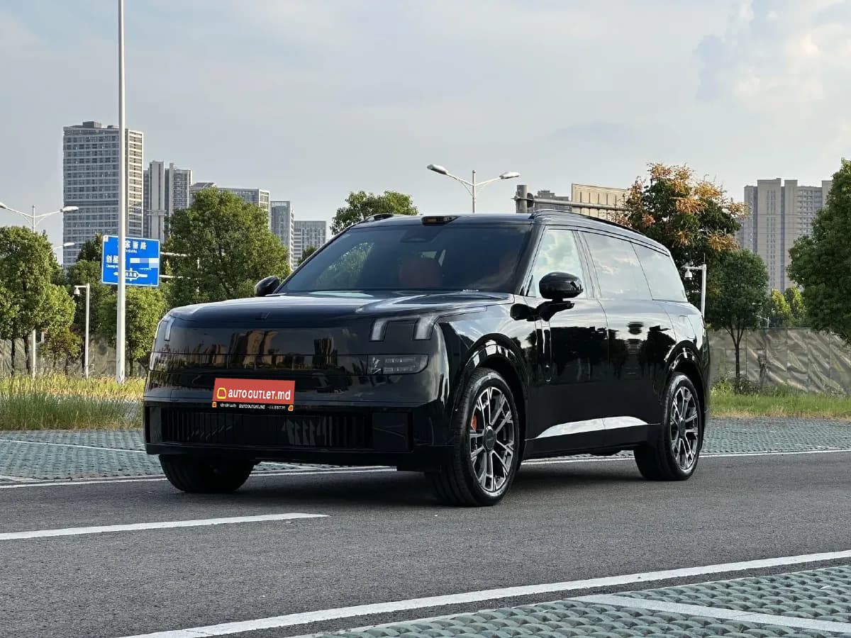 Lynk & Co 900
