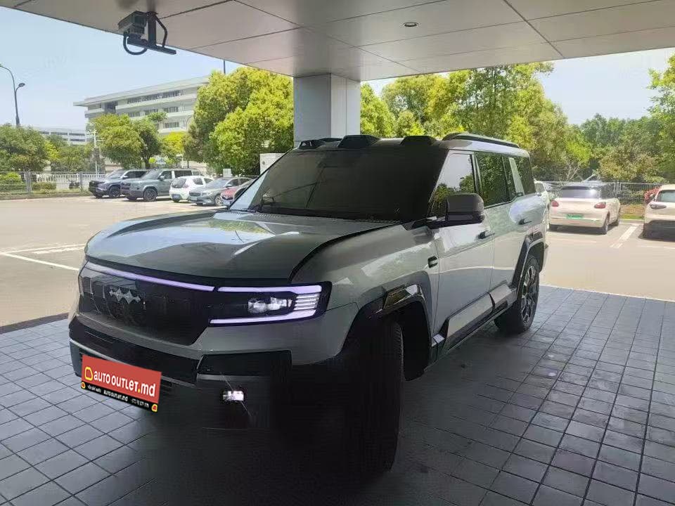 BYD Leopard 8
