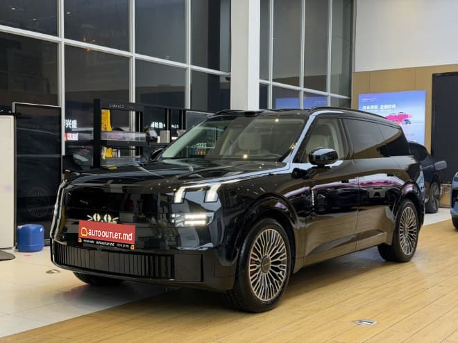Lynk & Co 900